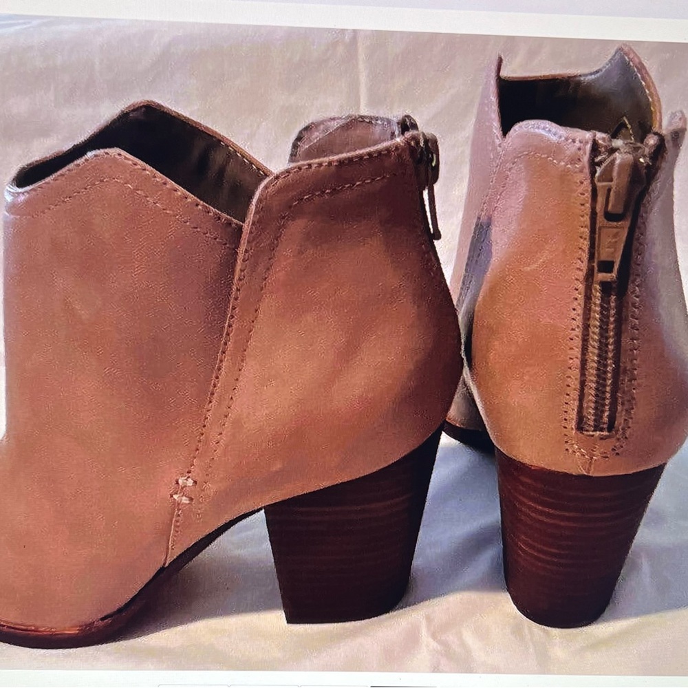 GB Leather Tan Zip Closure, 3.5”Heels, Sz-9M Booties . - Picture 2 of 4